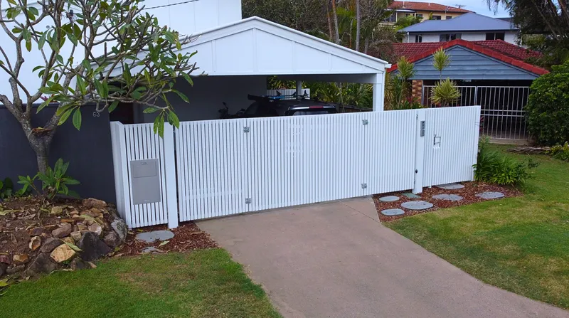 Custom aluminium gate